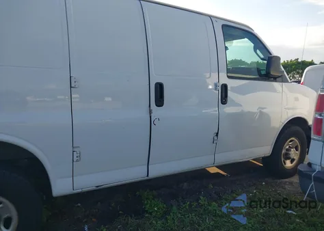 2018 Chevrolet Express 2500 Work Van z USA, uszkodzony, nr VIN 1GCWGAFP1J1189186